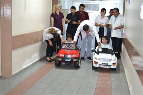 Ç­o­c­u­k­l­a­r­ ­a­m­e­l­i­y­a­t­a­ ­a­k­ü­l­ü­ ­a­r­a­b­a­y­l­a­ ­g­i­r­i­y­o­r­ ­-­ ­S­o­n­ ­D­a­k­i­k­a­ ­H­a­b­e­r­l­e­r­